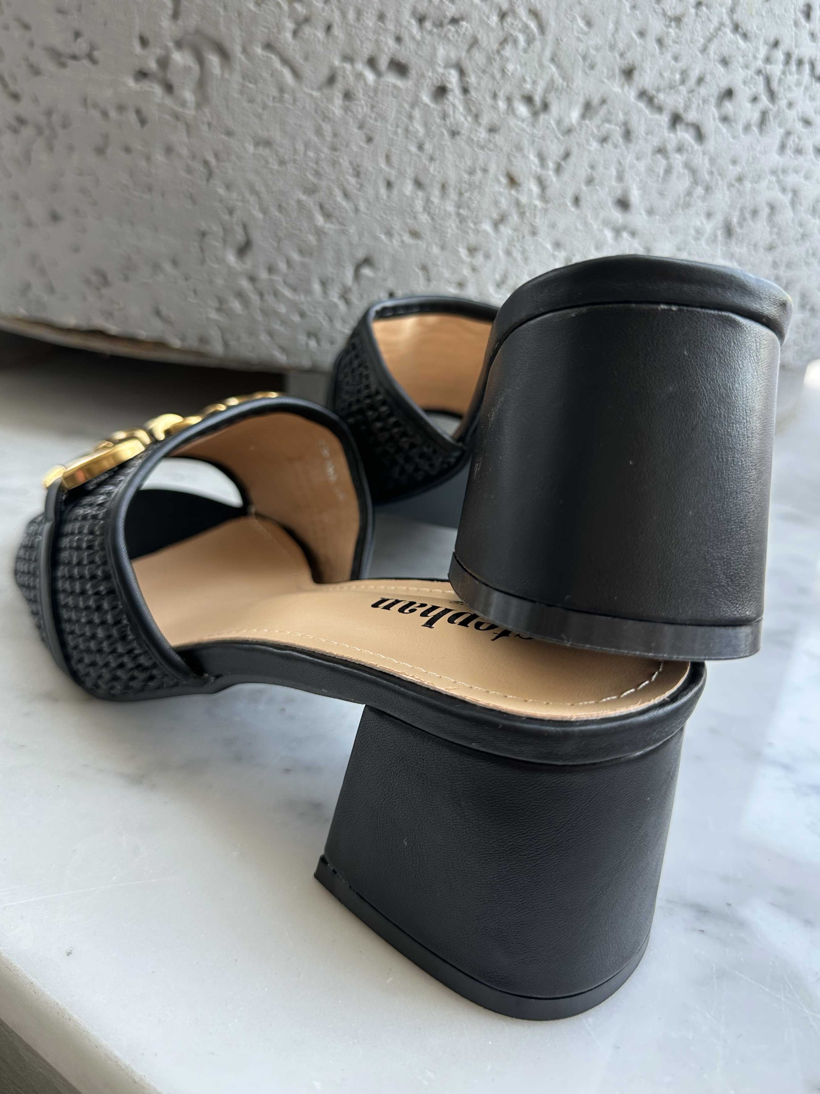 Lida - Söta sandaler med spänne och liten klack